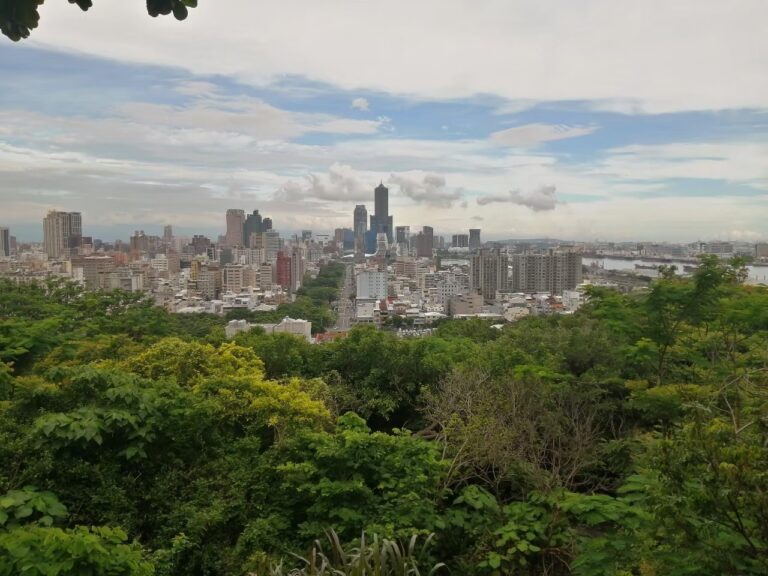1.柴山上遠眺高雄市區和港區