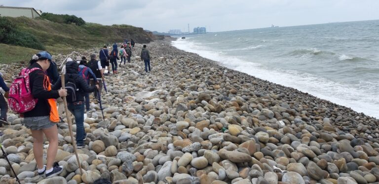 1.走在海岸線、海浪