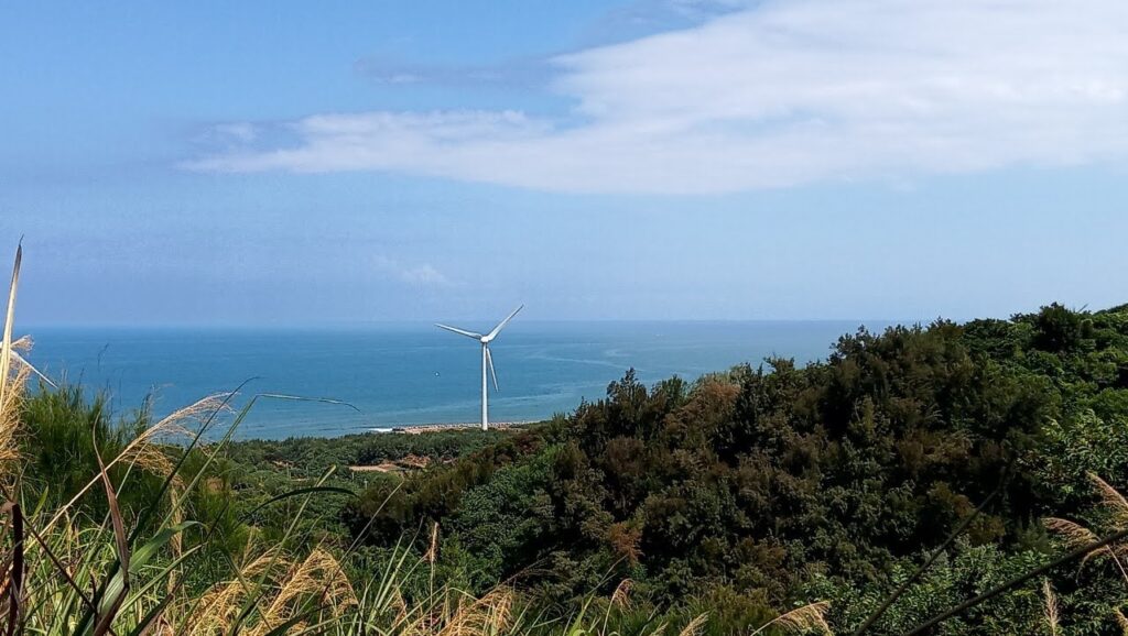 牧羊古道路頭(羊仔路頭)俯眺海瓜子保育區海岸